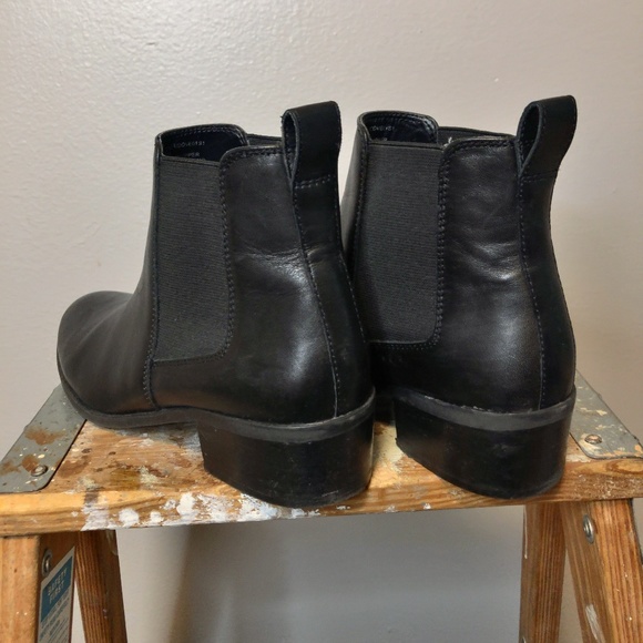 Steve Madden Dover Chelsea Boots - Picture 3 of 9